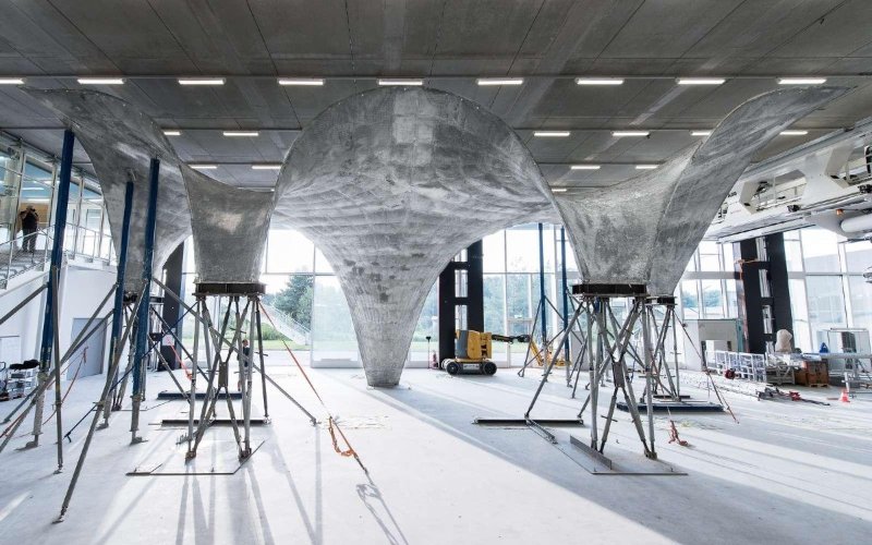 Ultra thin curvy concrete roof is a monument to digital design